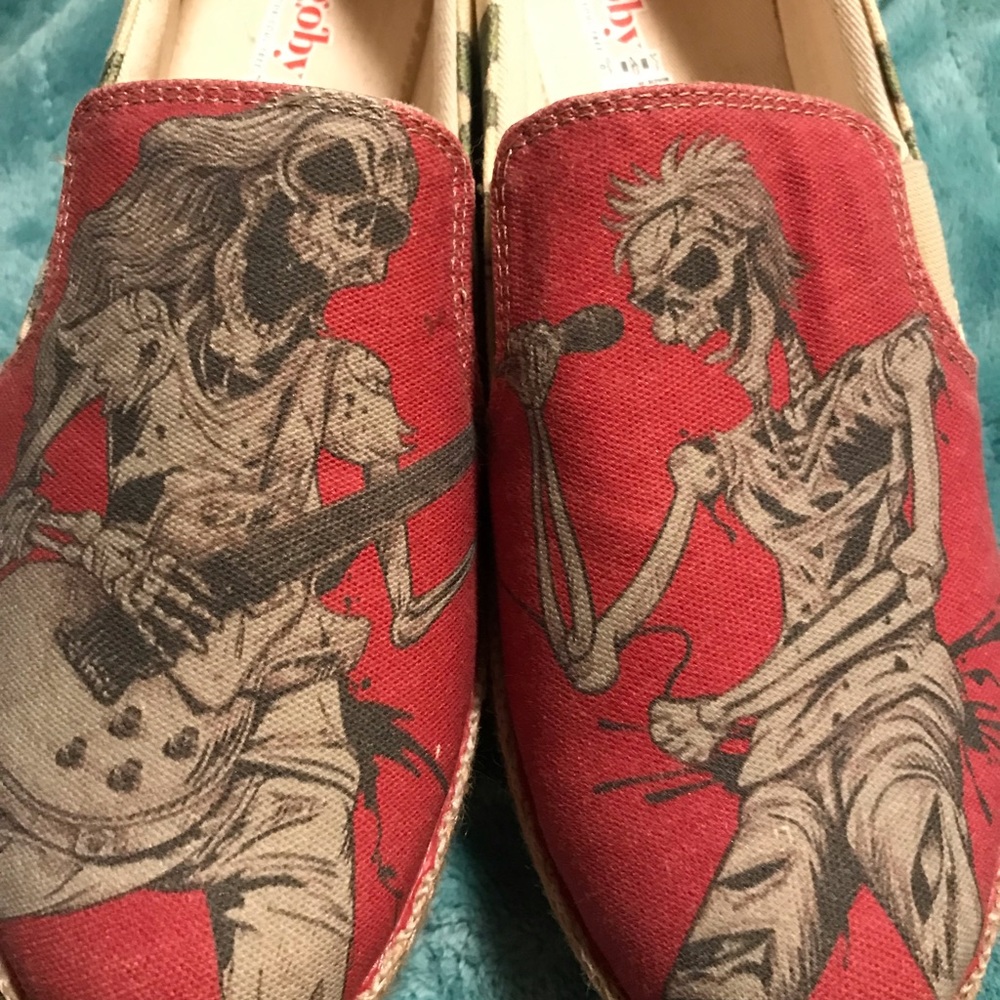 Skull Graphic Goby Slip on Shoes, fun, skater, y2k, excellent condition